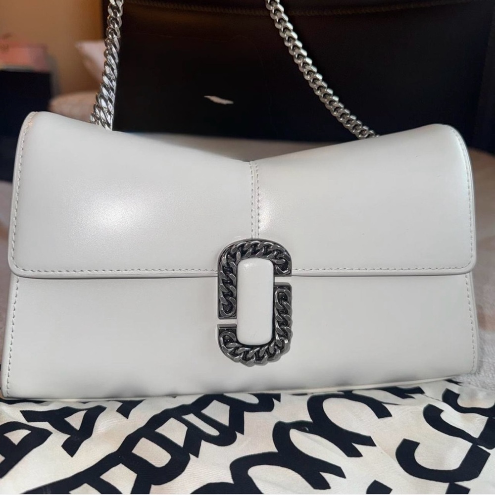 Marc Jacobs White Leather Shoulder Bag with Chain Strap